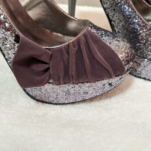 Qupid Women's Glitter/Velvet High 5.5"Heels Size 7 - Picture 3 of 15